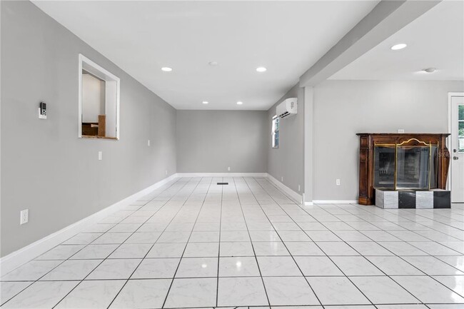 Building Photo - 6705 N 32nd St