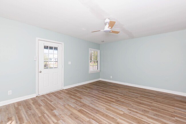 Building Photo - 1830DUPLEX