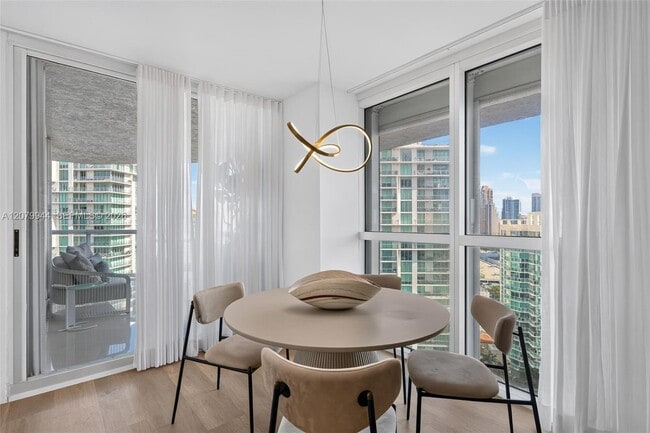 Building Photo - 16500 Collins Ave