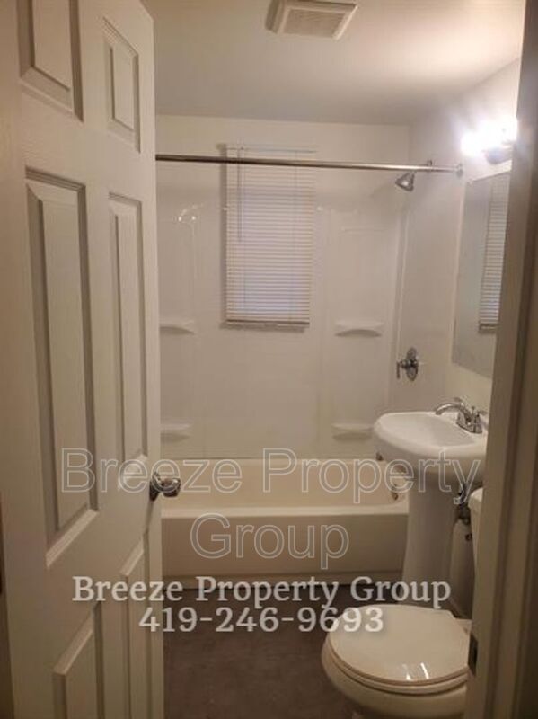 Building Photo - 1945 Ottawa Dr