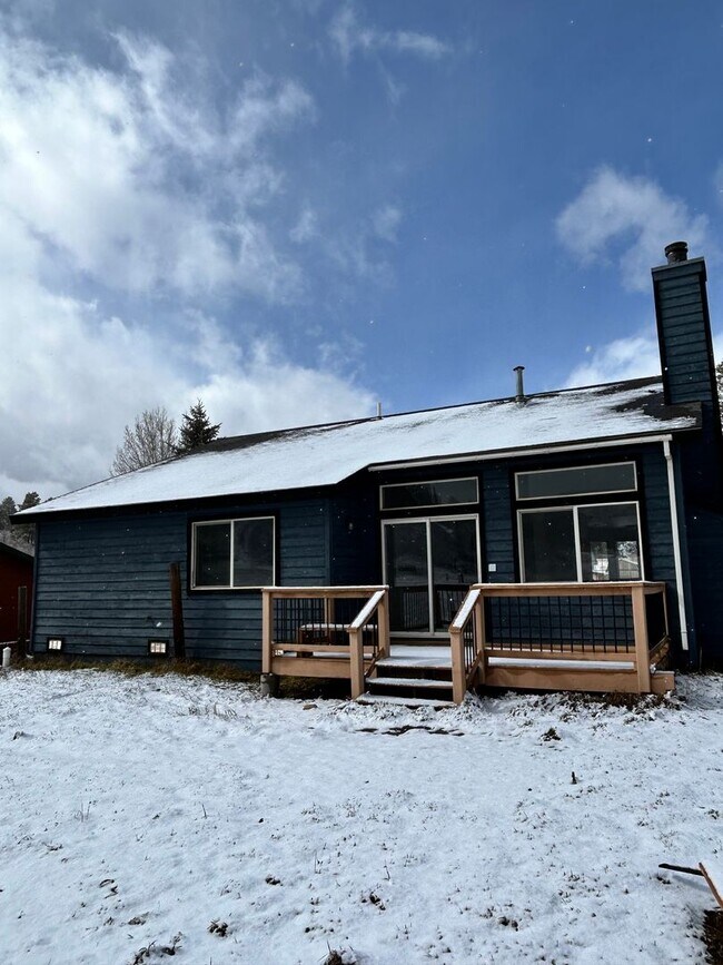 Building Photo - Recently Renovated Beautiful Forest Lakes Home - 3bd/ 2ba w/Attached Garage