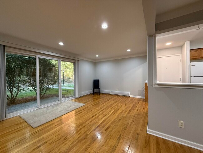 Building Photo - 1253 Island Dr