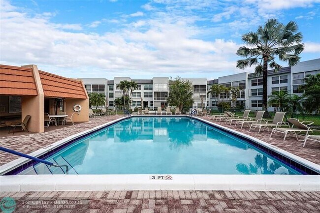 Building Photo - 6650 Royal Palm Blvd