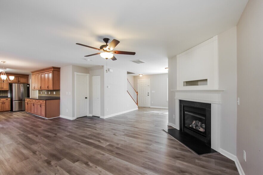 Building Photo - 15823 Circlegreen Dr