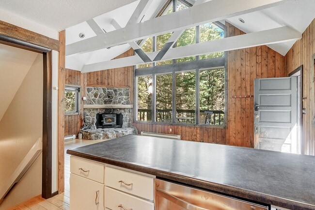 Building Photo - Cabin in the woods!  Fenced Yard!  Year le...