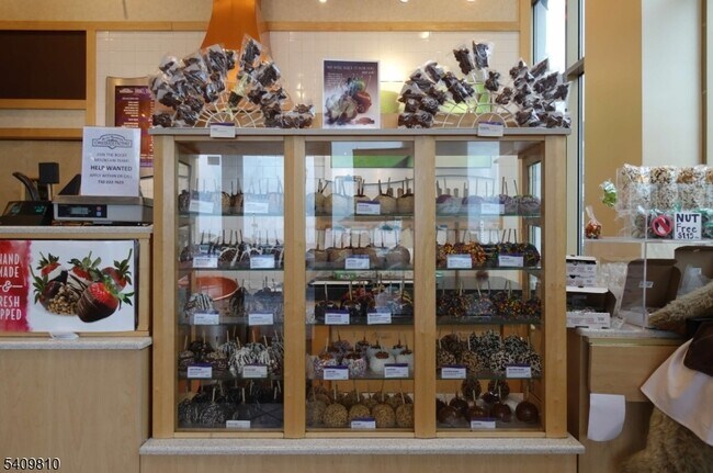 Building Photo - 272 Willow Ave