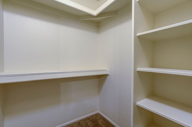 Building Photo - Condo in Montana Villas!