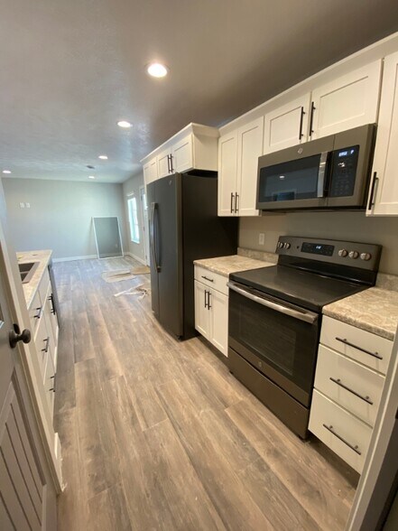 Building Photo - 2920 Sportsmans Dr