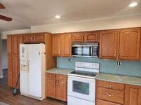 Building Photo - 24 Poplar Pl