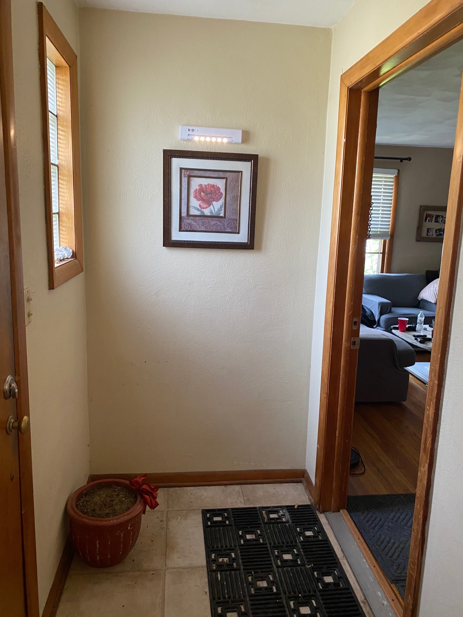 foyer - 717 N Highland Ave