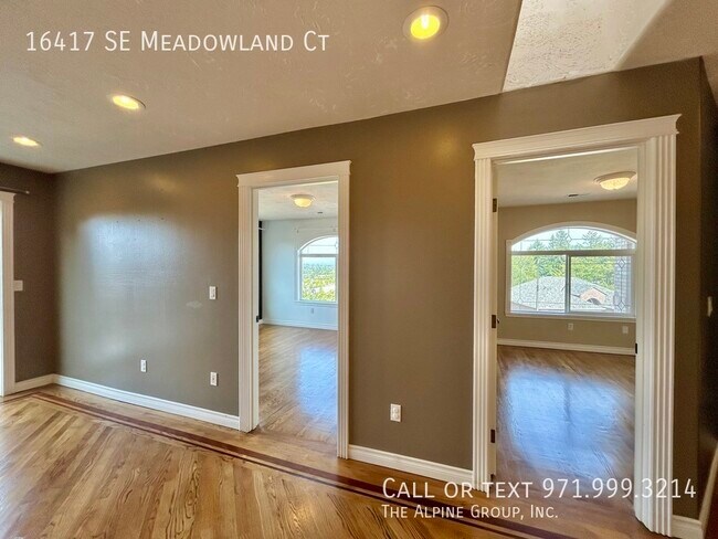 Building Photo - 16417 SE Meadowland Ct