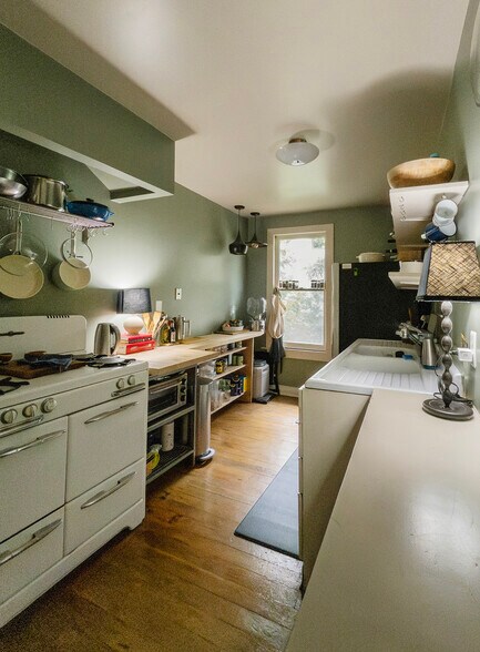 Building Photo - 8540 Ridpath Dr