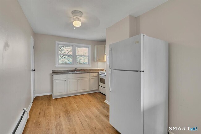 Building Photo - 63 Maynard St