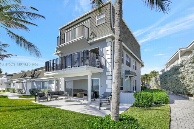 Building Photo - 1194 Hillsboro Mile Unit 1