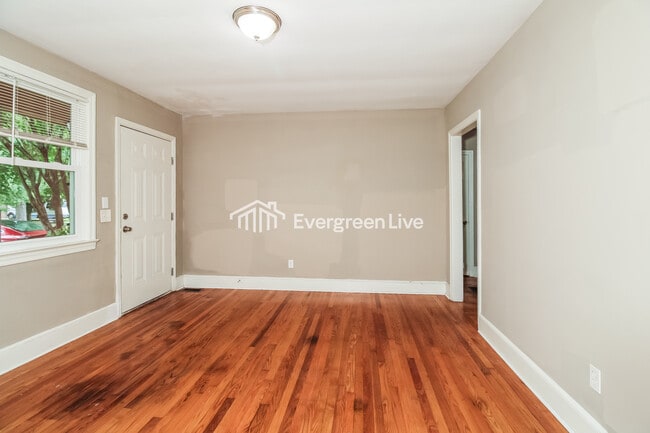 Building Photo - 1525 Abbot Rd