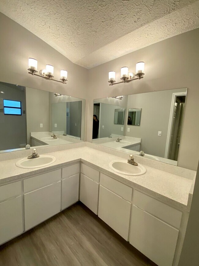 Building Photo - Three bedroom two bathroom Inverness Highlands Home