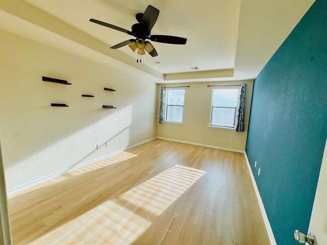 Building Photo - 5531 Drumlin Field Way