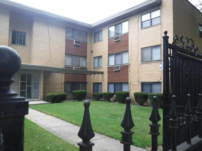 Building Photo - 963 E 84th St