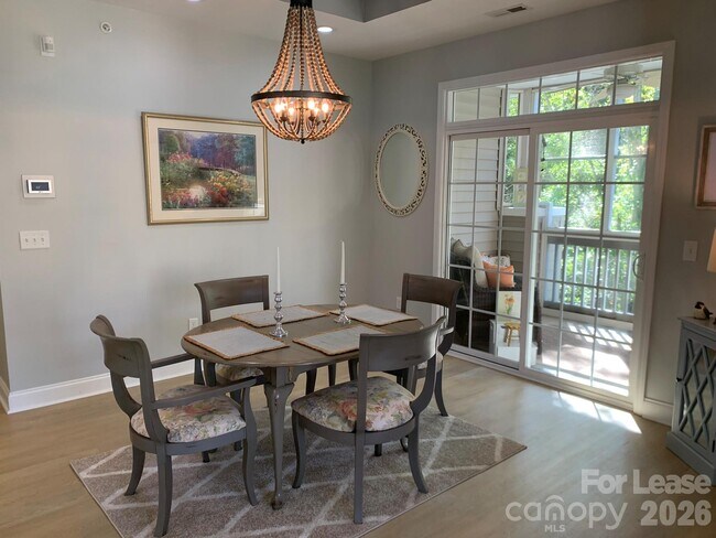 Building Photo - 9033 Rosalyn Glen Rd