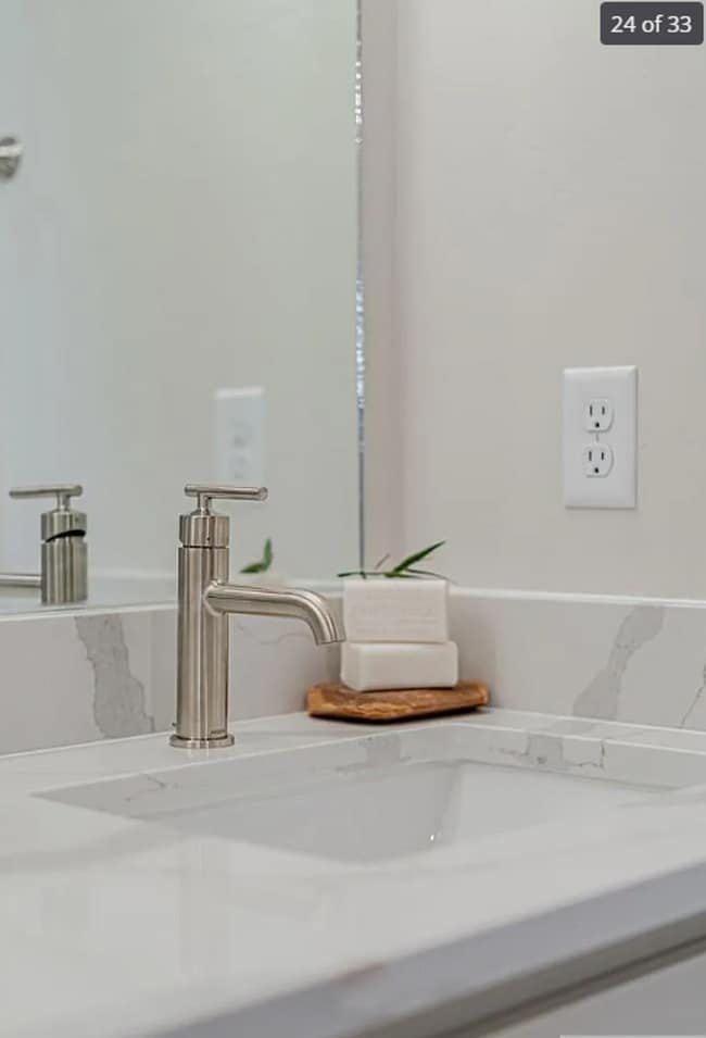 Building Photo - BEAUTIFUL 3 Bed 2.5 Bath Townhome Available!