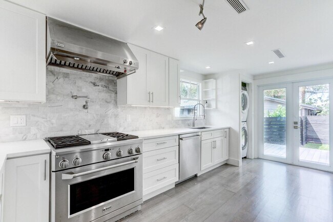 Building Photo - 833 Ardmore Rd