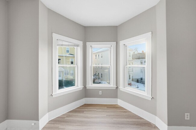 Building Photo - 47 Fox St