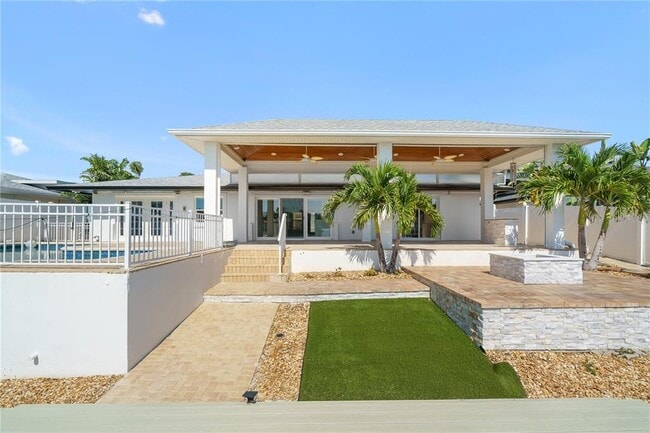 Building Photo - 3924 Versailles Dr