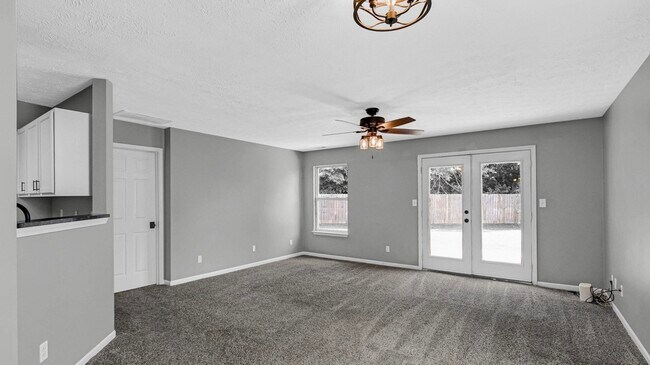 Building Photo - 4447 Connaught Dr E