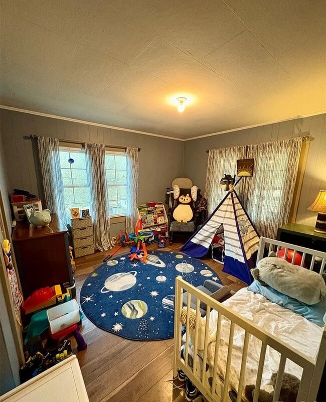 Building Photo - 2050 Blowing Rock Blvd