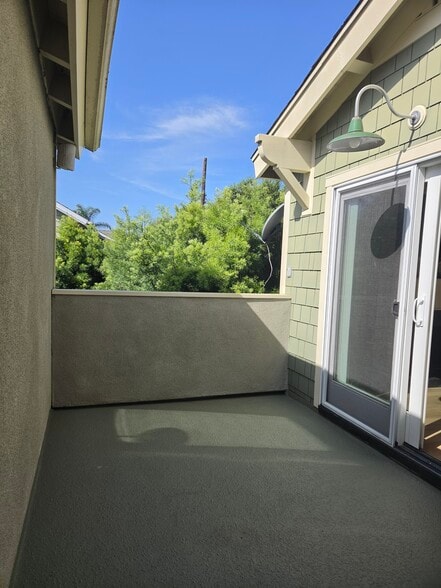 Building Photo - 245 Mesa Dr