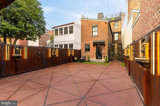 Building Photo - 810 Prince St