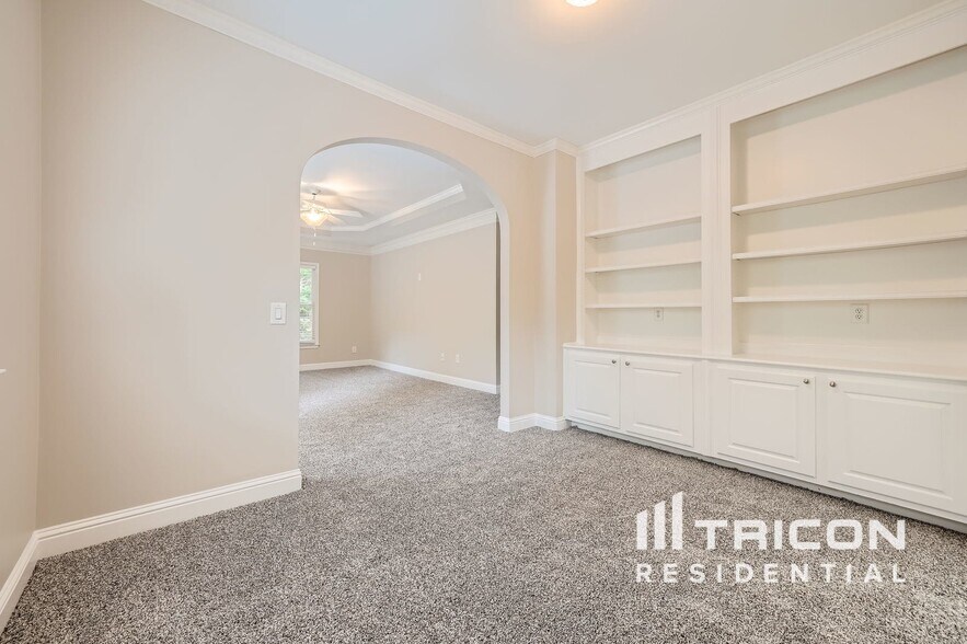 Building Photo - 3207 Collier Gate Ct