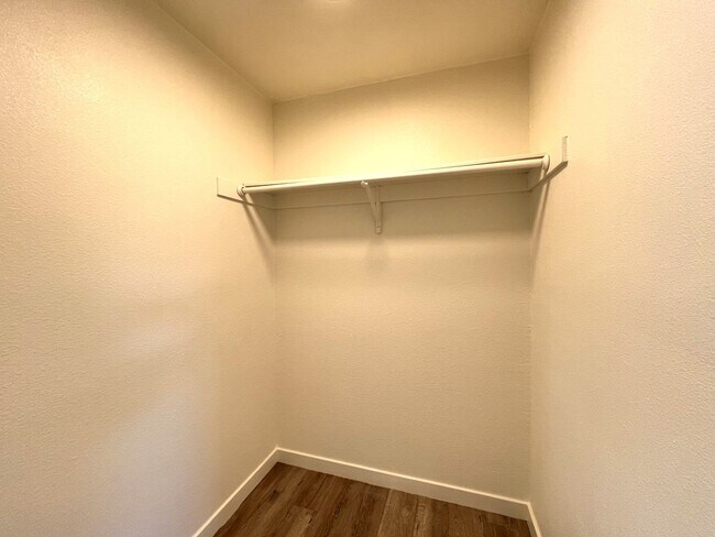 Building Photo - 1629 Kendall Dr