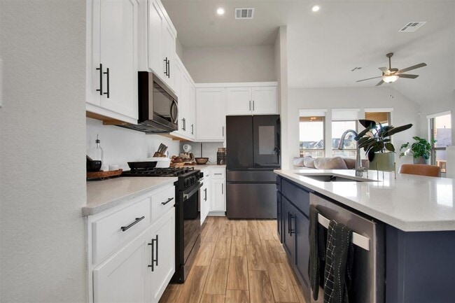 Building Photo - 104 Pin Cherry Pass