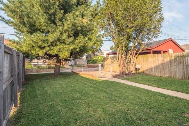 Building Photo - Fantastic 2bd/2ba home! Let yourself in!