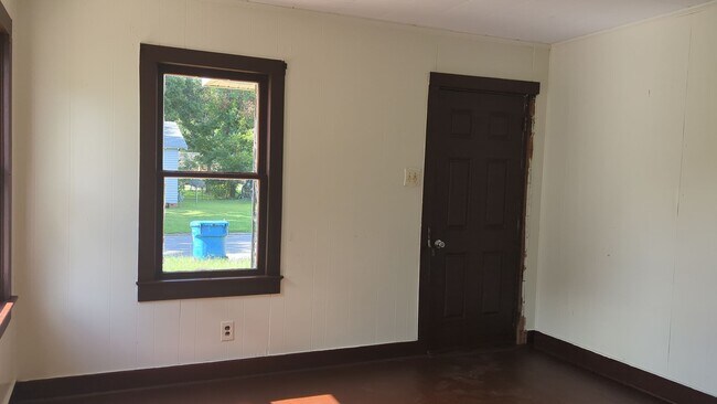 Building Photo - 245 Sherwood Dr