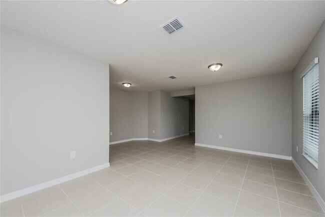 Building Photo - 387 Begonia Ct