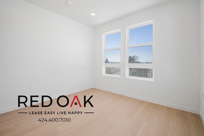 Building Photo - 856 S Gramercy Dr