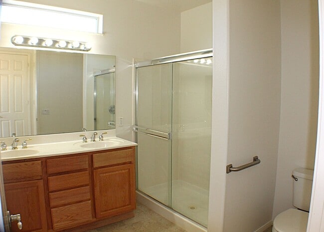 Building Photo - Sweet Senior Rental in Solera