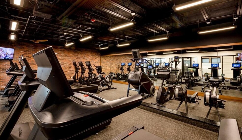 HOA Fitness Center - 26987 E Maple Ave