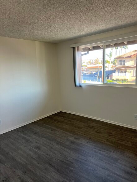 Building Photo - 1057 Western Ave