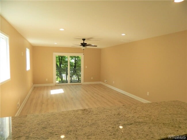 Building Photo - 417 Center St