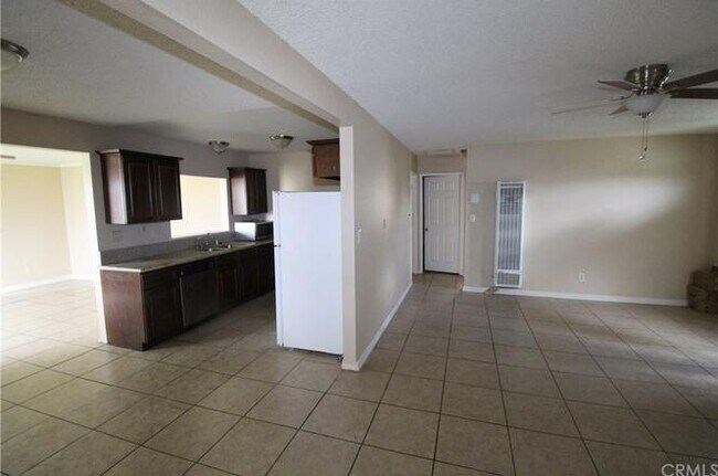 Building Photo - 6565 Mojave Ave