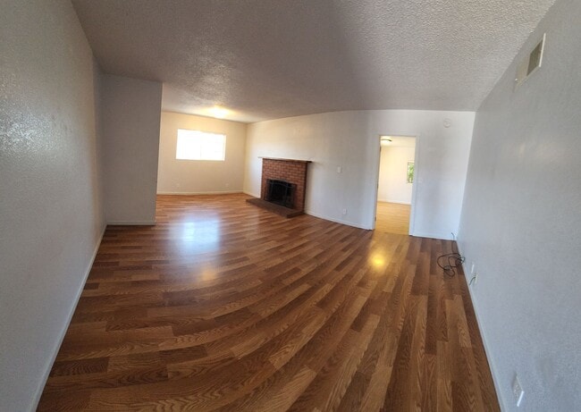 Building Photo - 4 bed 3 baths!  House ideally located close to campus, shopping, Bishop Peak