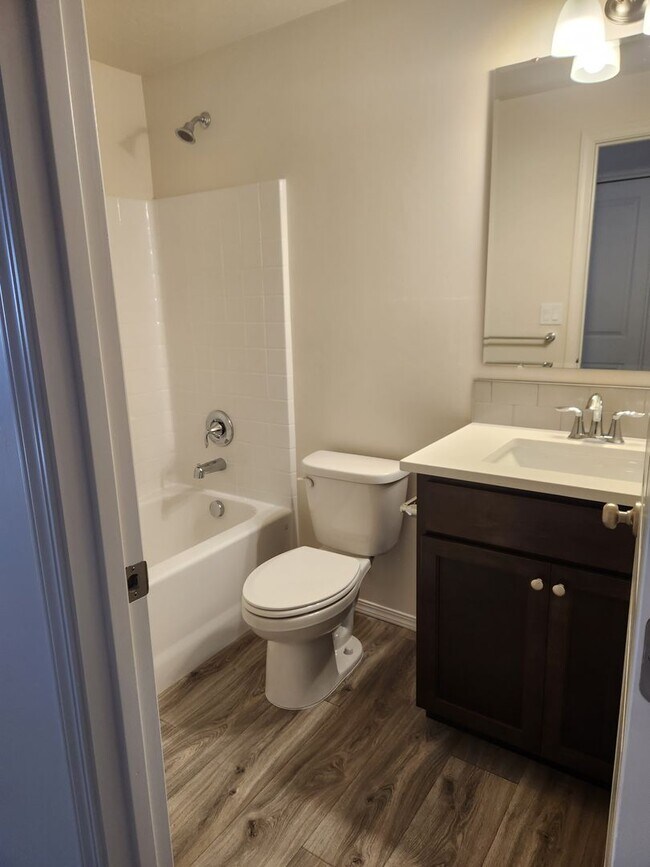 Building Photo - Beautiful brand new 3 bed 2 bath home in the Shadow Glenn Subdivision, just off Linden and Middle...