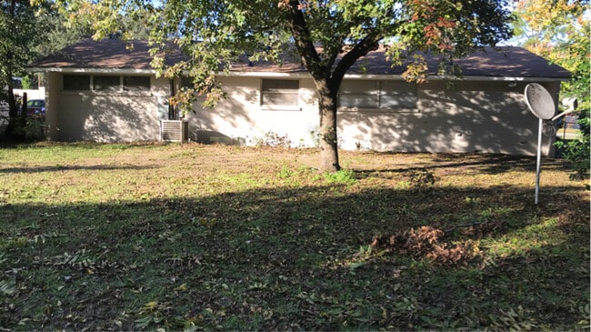 Building Photo - 1612 W Gordon Ave