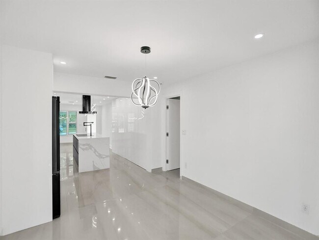 Building Photo - 4530 SW 34th Dr