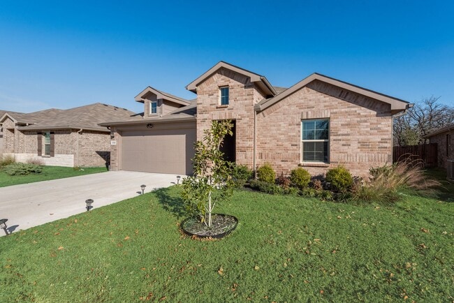 Building Photo - Amazing 4 Bed, 2 Bath Rental Ready for New...
