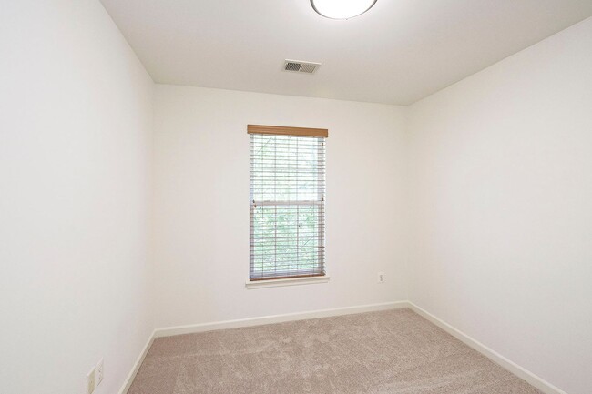 Building Photo - Pet-Friendly Cherry Hill Townhome