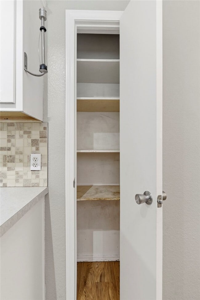 Building Photo - 932 S Curtis Ave